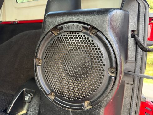 Used 2012 Jeep Wrangler Unlimited Sahara image 15
