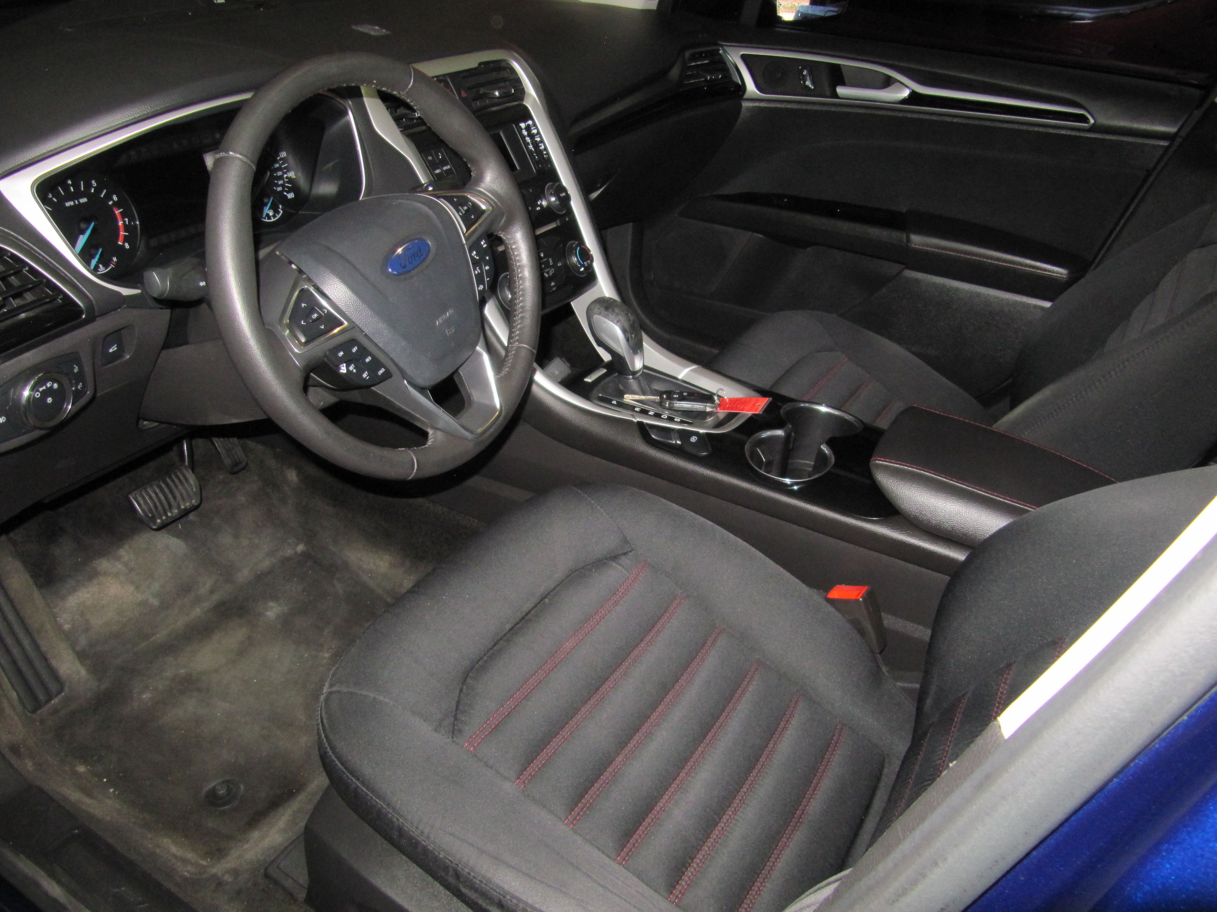 Used 2015 Ford Fusion SE FWD image 18