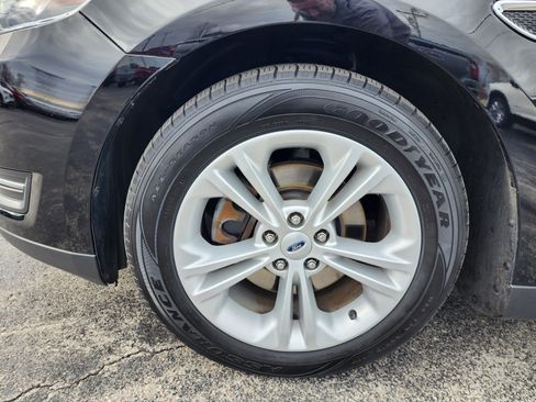 Used 2016 Ford Taurus SEL image 11