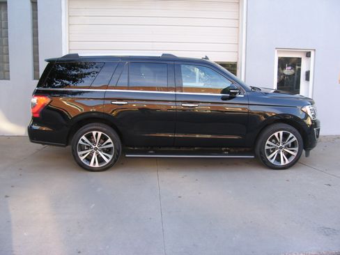 Used 2021 Ford Expedition Limited image 19