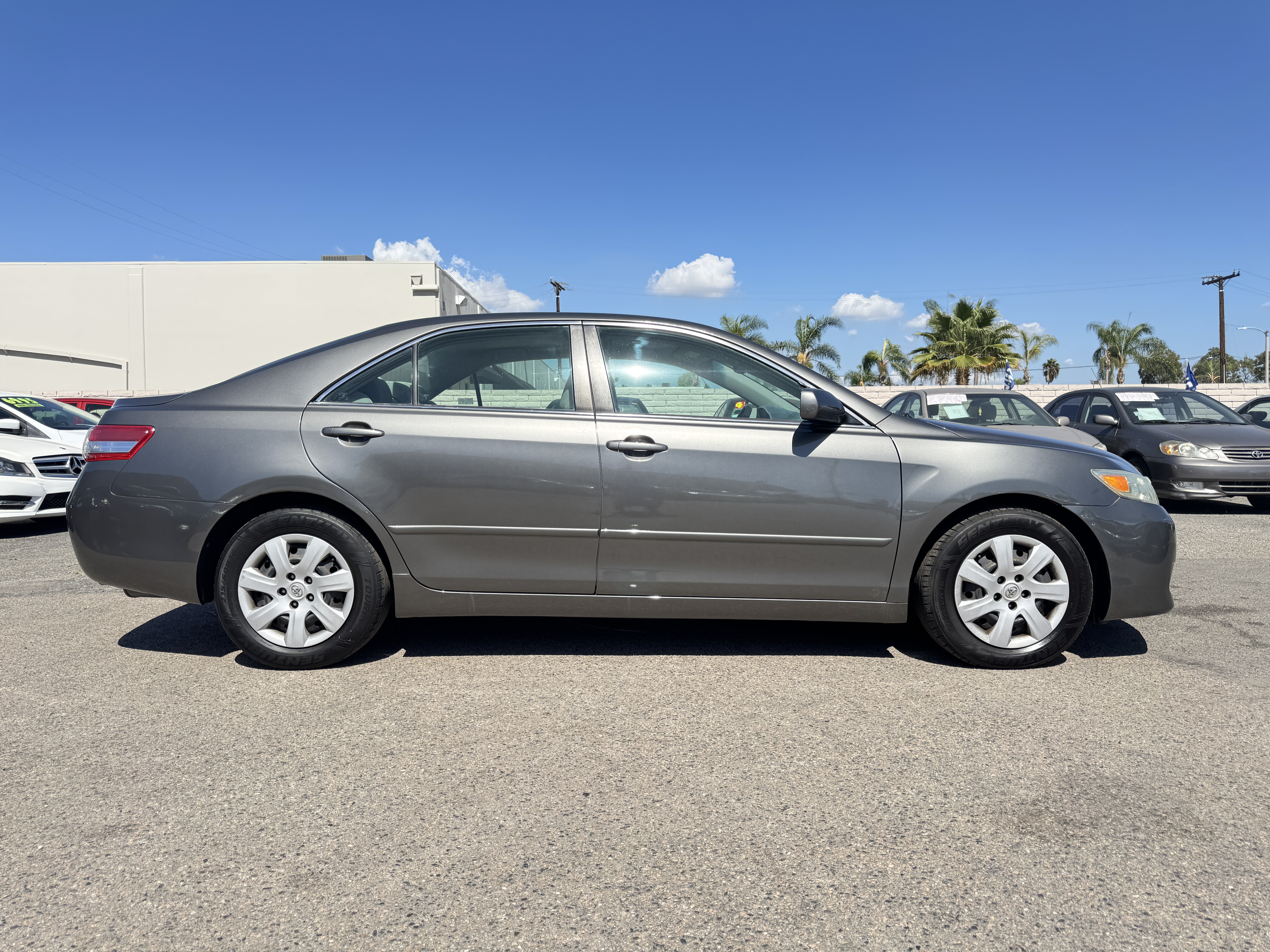 Used 2011 Toyota Camry LE FWD image 10
