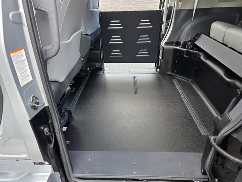 Used 2022 Toyota Sienna XLE image 19