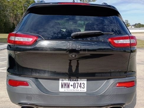 Used 2017 Jeep Cherokee Limited image 29