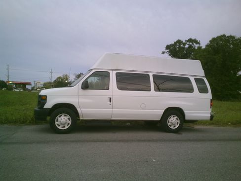 Used 2009 Ford E-250 and Econoline 250 Club Wagon image 1
