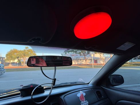 Used 2011 Ford Crown Victoria Police Interceptor image 19