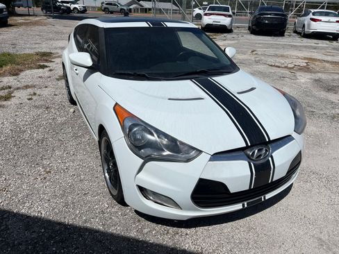 Used 2013 Hyundai Veloster image 2