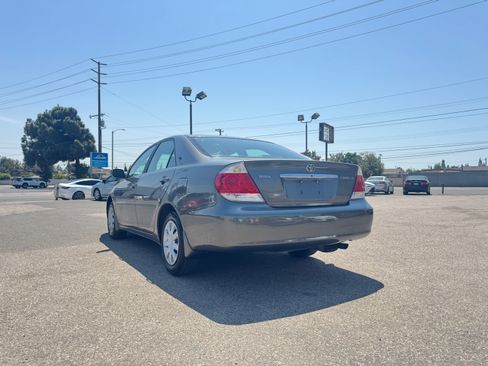 Used 2005 Toyota Camry LE FWD image 6