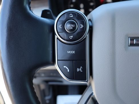 Used 2018 Land Rover Discovery HSE image 26