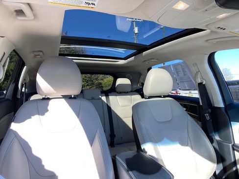 Used 2018 Ford Edge Titanium image 10