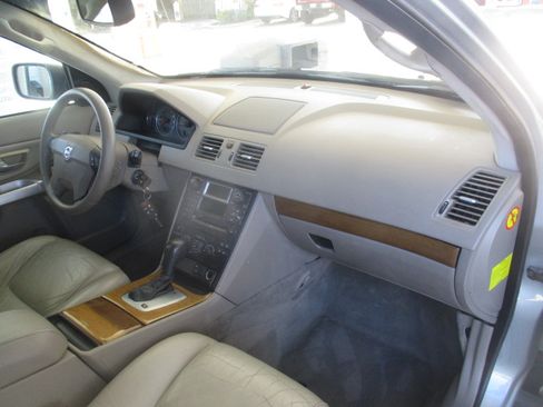 Used 2005 Volvo XC90 2.5T image 15