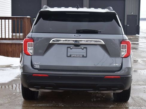 Used 2022 Ford Explorer XLT image 4