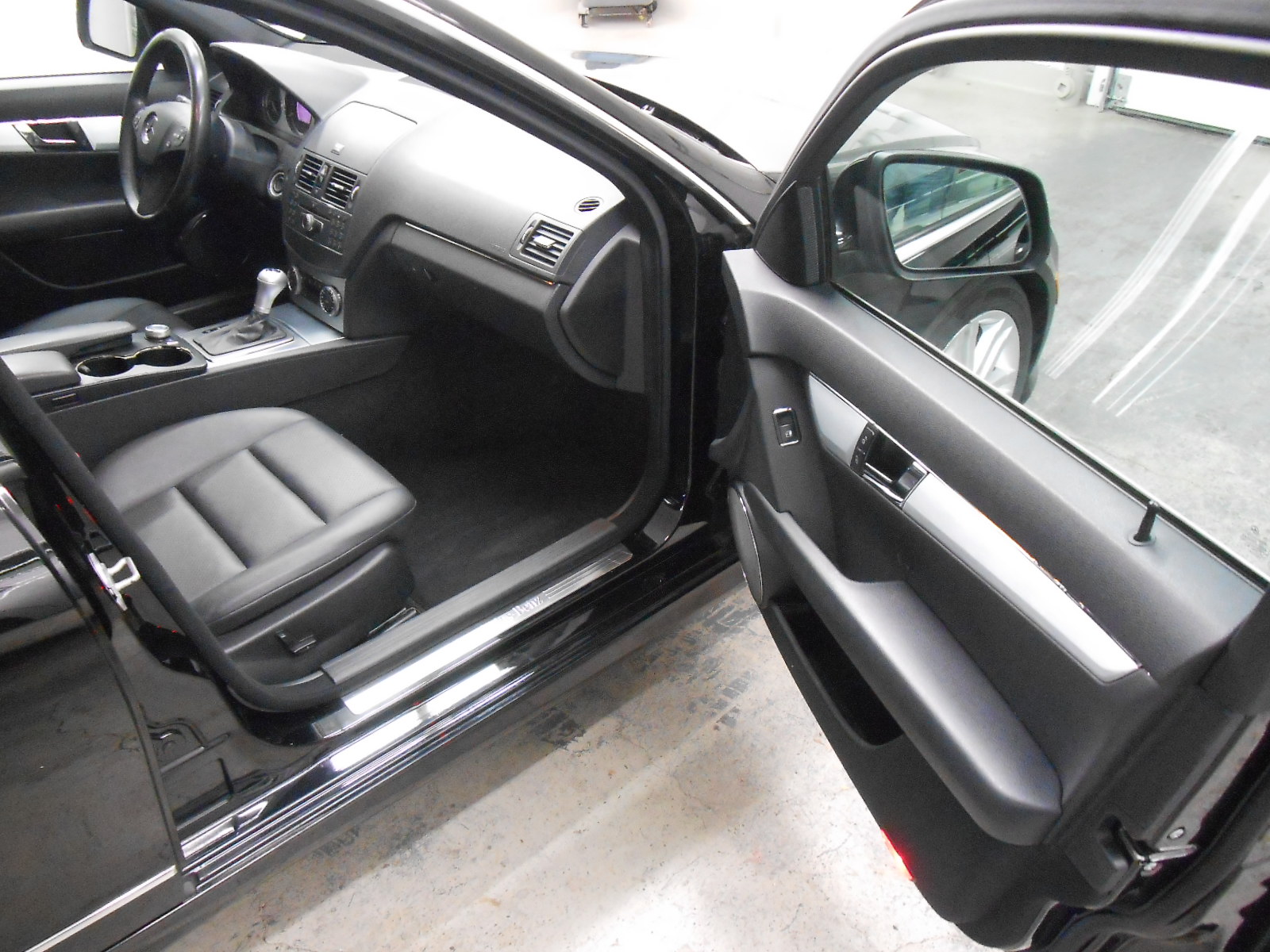 Used 2008 Mercedes-Benz C 300 Sport image 11