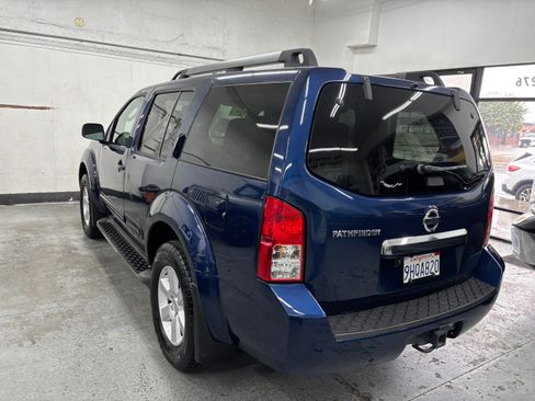 Used 2012 Nissan Pathfinder SV image 4