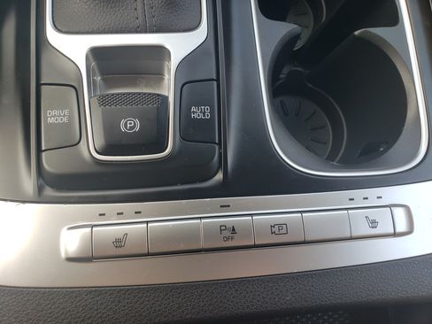 Used 2023 Kia Carnival LX image 26