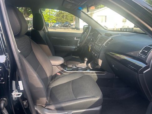Used 2014 Kia Sorento FWD LX image 22