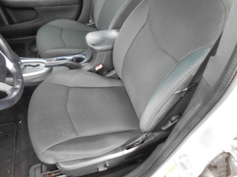Used 2011 Chrysler 200 Touring Sedan FWD image 9