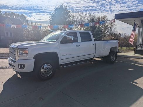 Used 2015 GMC Sierra 3500 Denali image 3