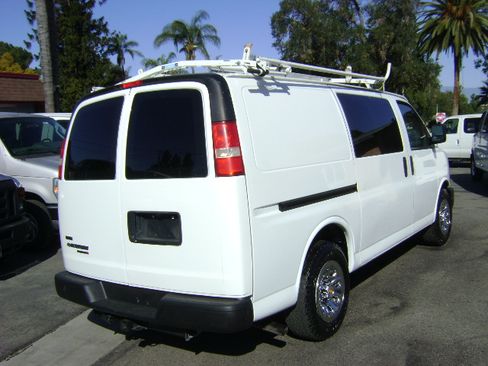 Used 2011 Chevrolet Express 1500 image 6