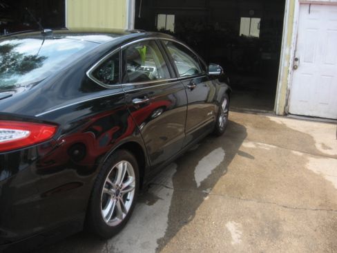 Used 2016 Ford Fusion Titanium Hybrid FWD image 4