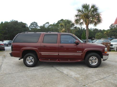 Used 2000 Chevrolet Suburban 2500 LT AWD/4WD image 1