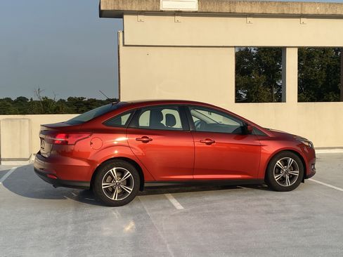Used 2018 Ford Focus SE Sedan FWD image 7