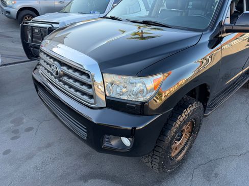 Used 2016 Toyota Sequoia SR5 image 8