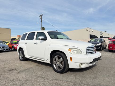 Used 2009 Chevrolet HHR LT image 10