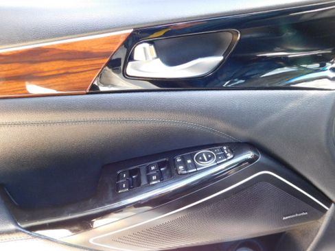 Used 2019 Kia Cadenza Technology image 12