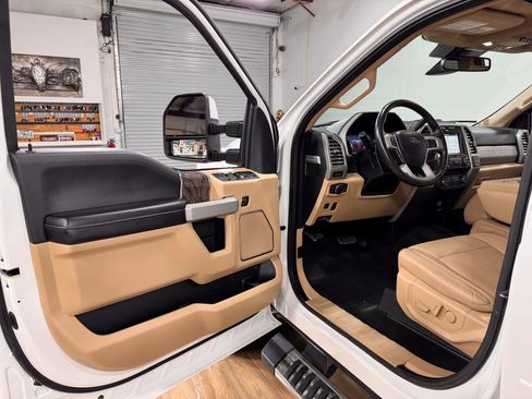 Used 2017 Ford F350 Lariat image 12