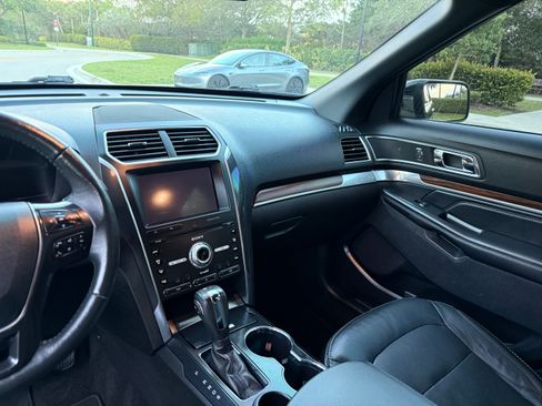 Used 2019 Ford Explorer FWD Limited image 68