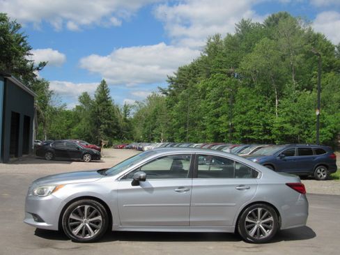 Used 2016 Subaru Legacy 2.5i Limited AWD/4WD image 3
