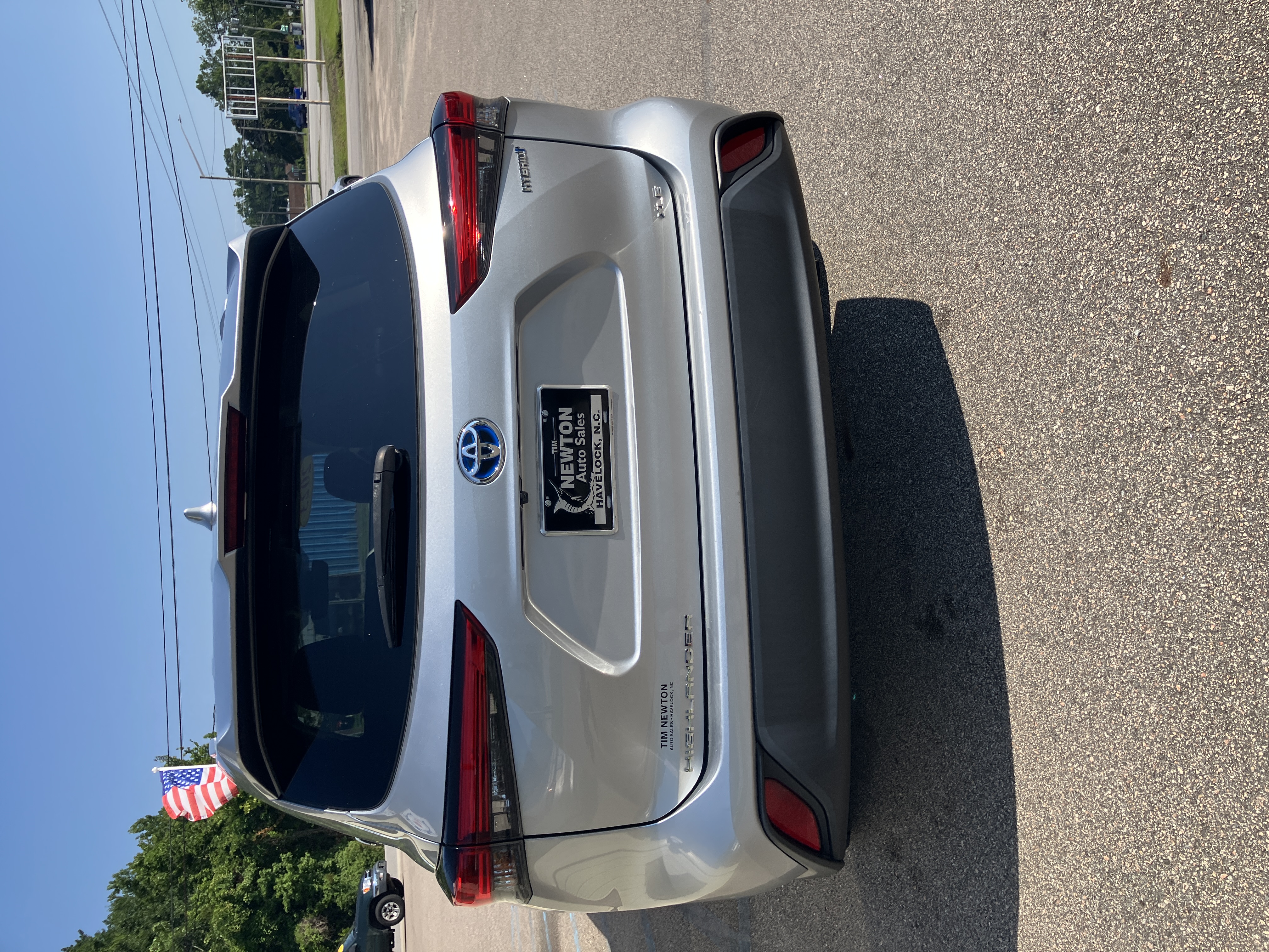 Used 2023 Toyota Highlander FWD XLE Hybrid image 12
