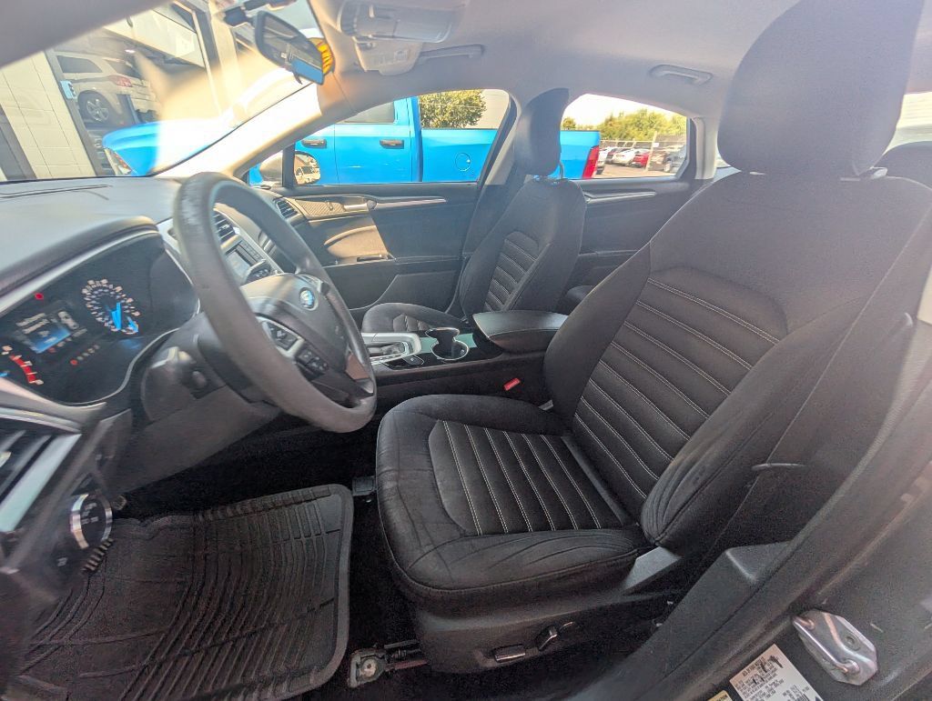 Used 2014 Ford Fusion SE FWD image 7