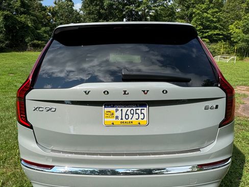 Used 2025 Volvo XC90 AWD B6 Plus image 5