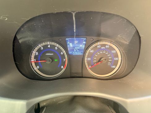 Used 2013 Hyundai Accent GLS image 12