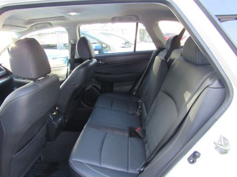 Used 2018 Subaru Outback 2.5i Limited AWD/4WD image 14