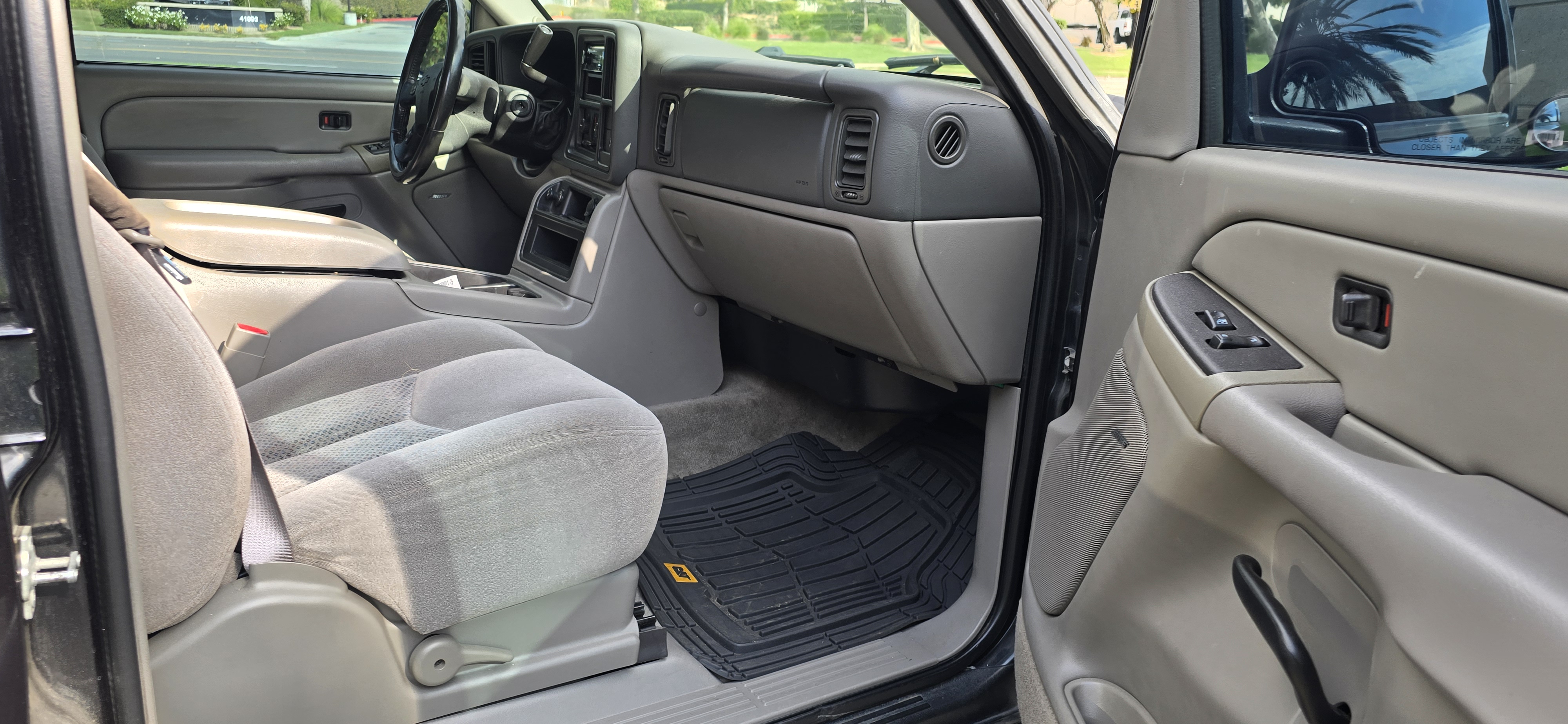 Used 2004 Chevrolet Tahoe 2WD image 25