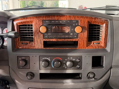 Used 2006 Dodge Ram 2500 Truck SLT image 10