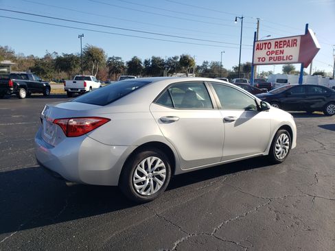 Used 2019 Toyota Corolla LE image 5
