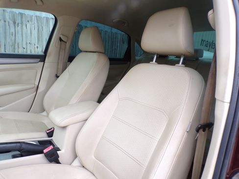 Used 2014 Volkswagen Passat 2.5 SE image 6