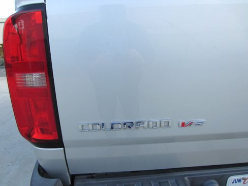 Used 2018 Chevrolet Colorado 2WD Crew Cab LT image 7