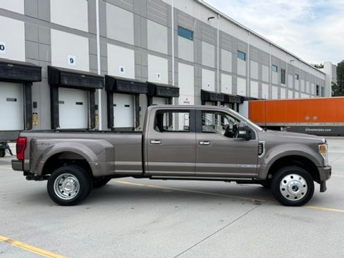 Used 2022 Ford F450 4x4 Crew Cab Super Duty image 4