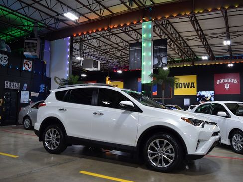 Used 2017 Toyota RAV4 FWD image 7
