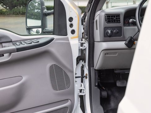 Used 1999 Ford F350 XLT image 35