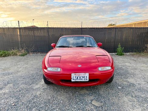 Used 1995 MAZDA MX-5 Miata Sport RWD image 3