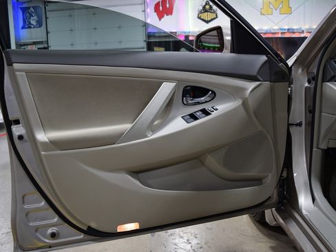Used 2009 Toyota Camry LE image 24