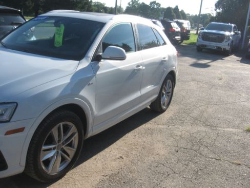 Used 2018 Audi Q3 quattro 2.0T Premium Plus AWD/4WD image 1