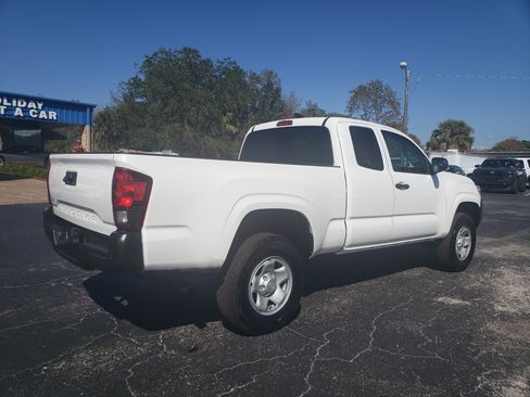 Used 2022 Toyota Tacoma SR image 5