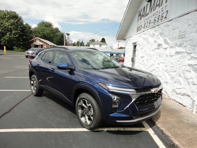 Used 2024 Chevrolet Trax LT FWD image 4