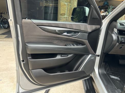 Used 2017 Cadillac Escalade 2WD Platinum image 38